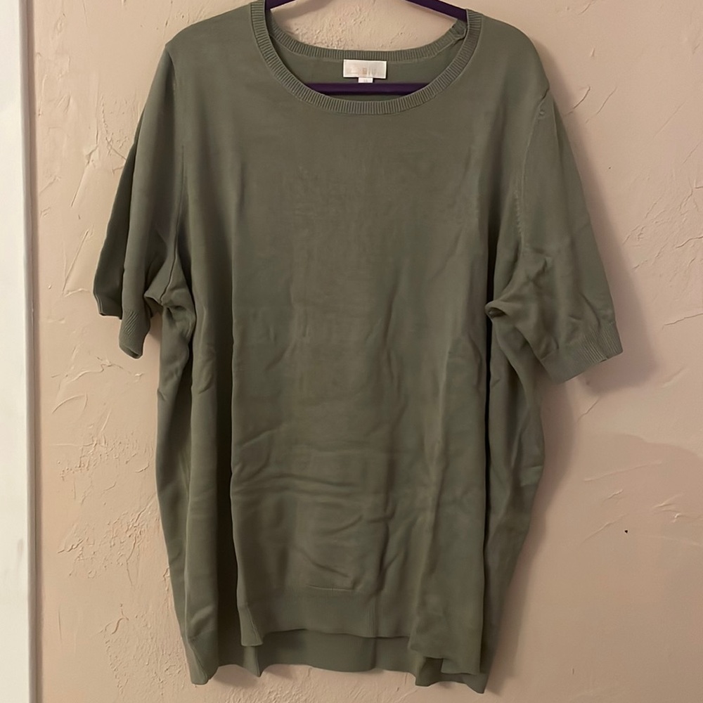 Short sleeve sweater